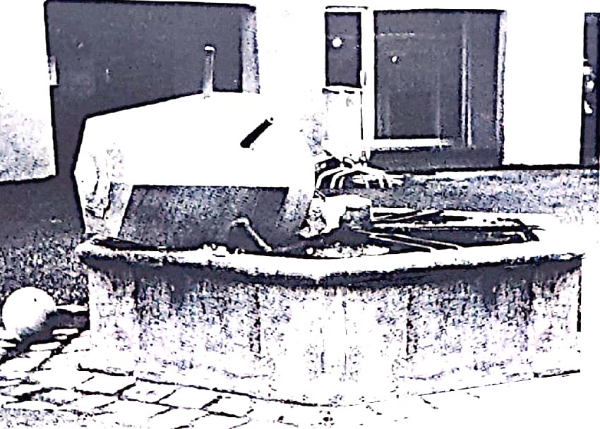 La fontaine endommag�e