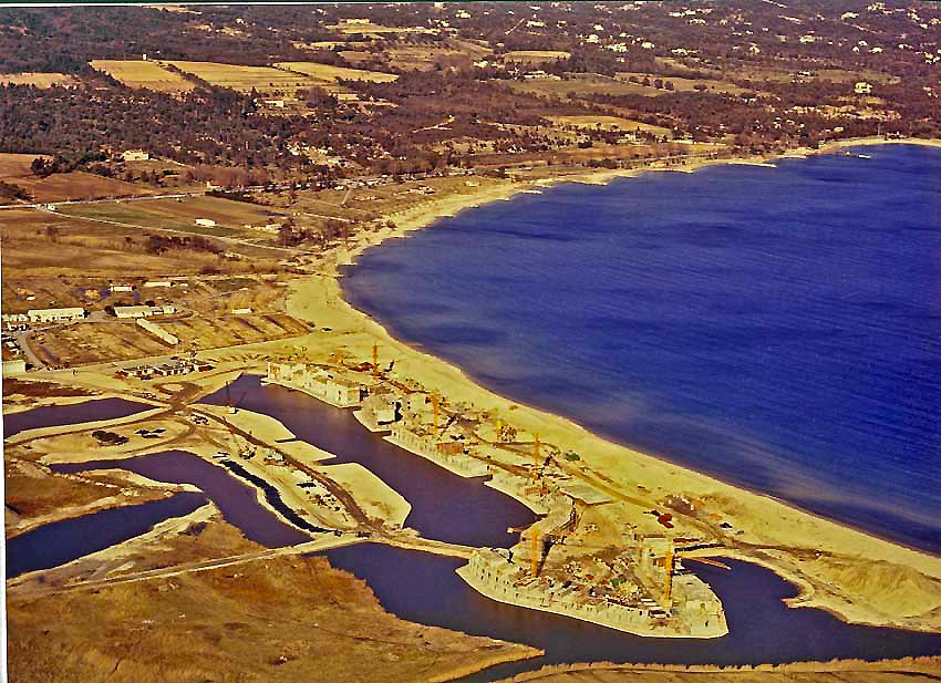 Vue aerienne du chantier de Port Grimaud 1966