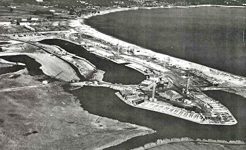 Vue aerienne du chantierde Port Grimaud 1966