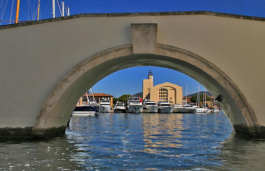 l'eglise de PORT GRIMAUD