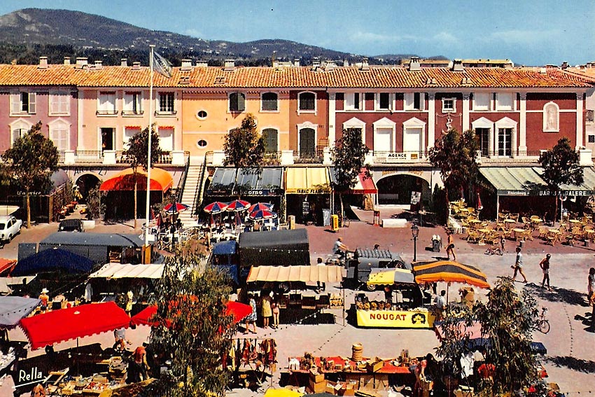 place du Marche PORT GRIMAUD