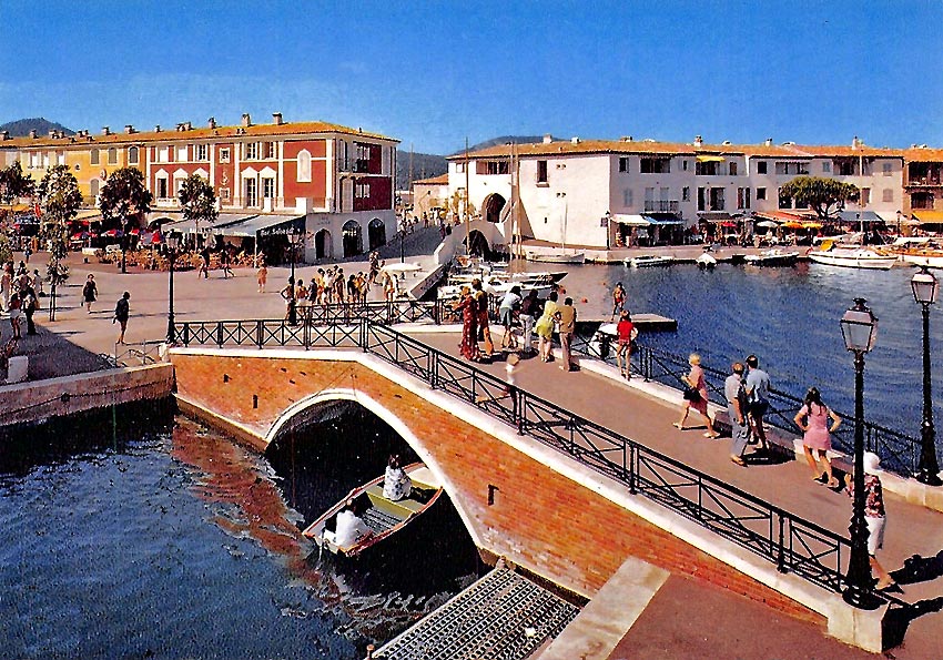 place du Marche PORT GRIMAUD