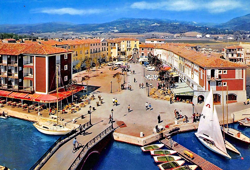 place du Marche PORT GRIMAUD