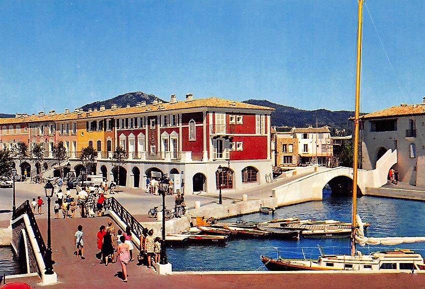 place du Marche PORT GRIMAUD